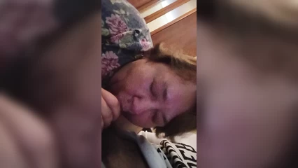 Замужняя делает минет, пока муж на вахте